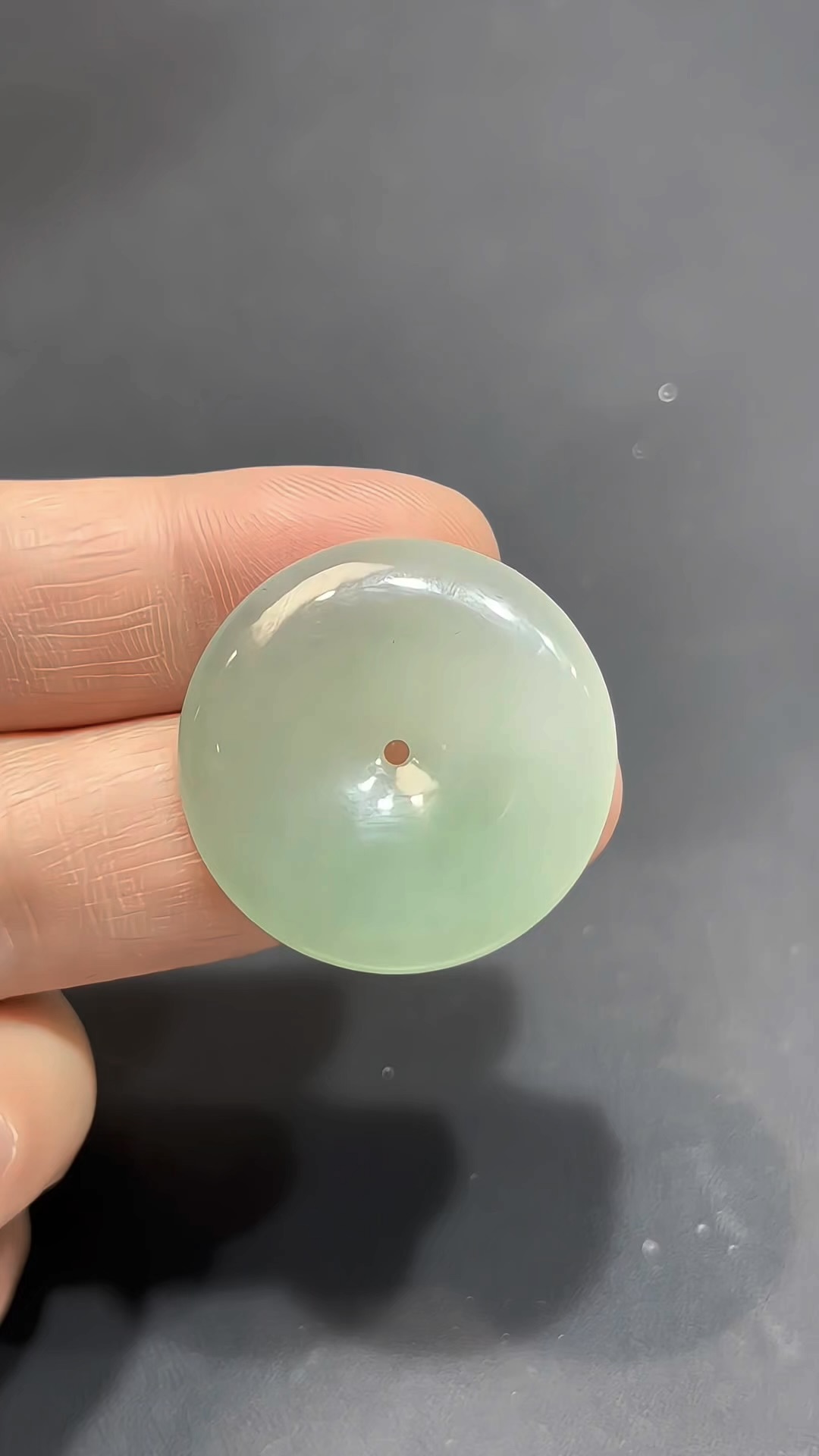 翡翠平安扣|緬甸翡翠 × 大件雕刻 × 淺綠色 × 種好細膩推薦 #826 1 翡翠平安扣|緬甸翡翠 × 大件雕刻 × 淺綠色 × 種好細膩推薦 #826