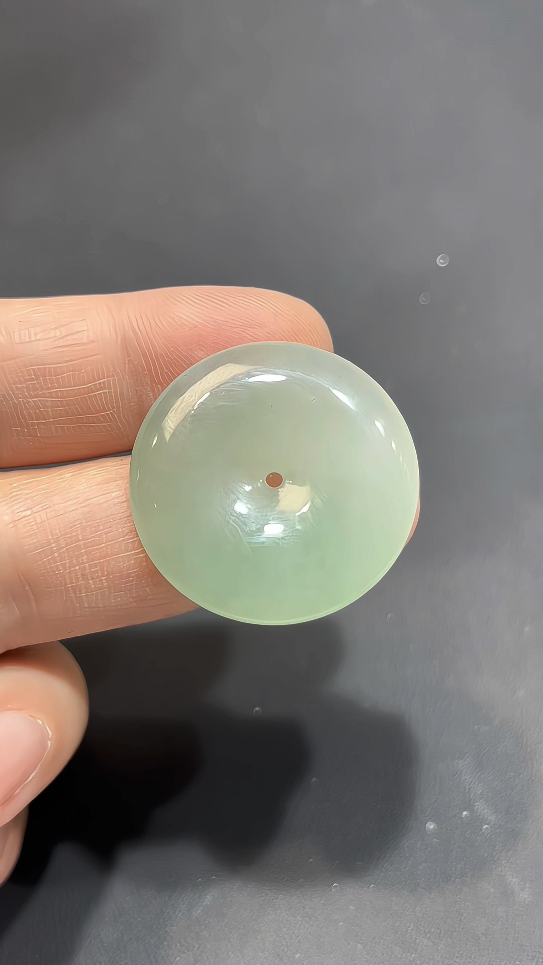 翡翠平安扣|緬甸翡翠 × 大件雕刻 × 淺綠色 × 種好細膩推薦 #826 2 翡翠平安扣|緬甸翡翠 × 大件雕刻 × 淺綠色 × 種好細膩推薦 #826 - Image 2