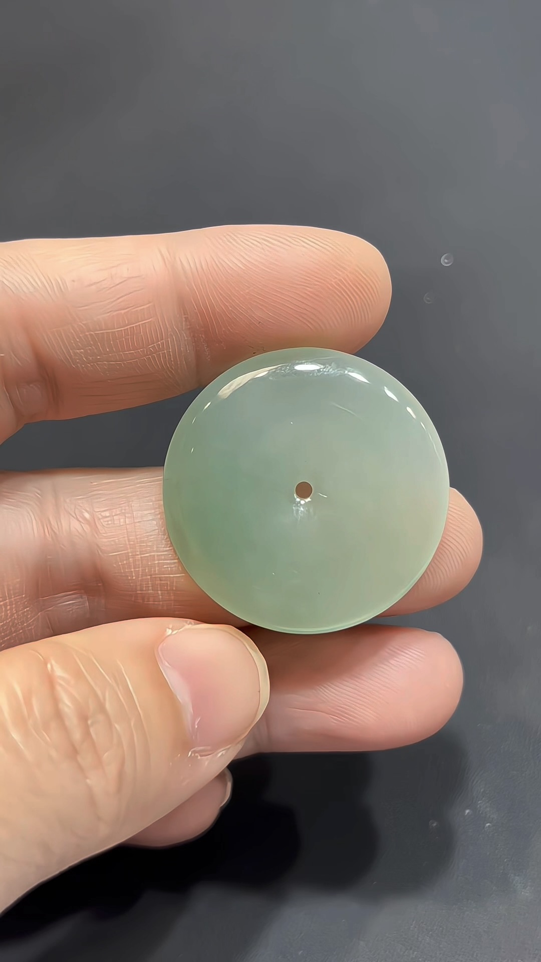 翡翠平安扣|緬甸翡翠 × 大件雕刻 × 淺綠色 × 種好細膩推薦 #826 5 翡翠平安扣|緬甸翡翠 × 大件雕刻 × 淺綠色 × 種好細膩推薦 #826 - Image 5