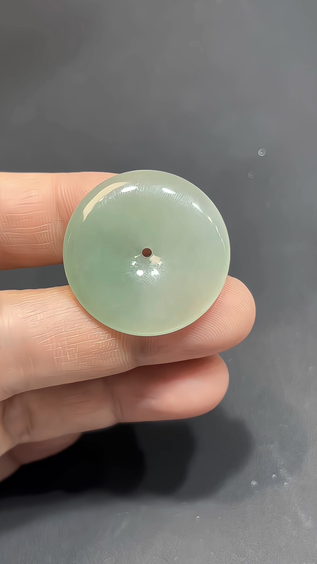 翡翠平安扣|緬甸翡翠 × 大件雕刻 × 淺綠色 × 種好細膩推薦 #826 6 翡翠平安扣|緬甸翡翠 × 大件雕刻 × 淺綠色 × 種好細膩推薦 #826 - Image 6