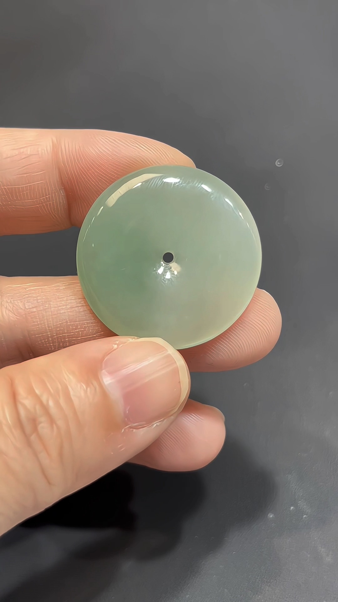 翡翠平安扣|緬甸翡翠 × 大件雕刻 × 淺綠色 × 種好細膩推薦 #826 7 翡翠平安扣|緬甸翡翠 × 大件雕刻 × 淺綠色 × 種好細膩推薦 #826 - Image 7