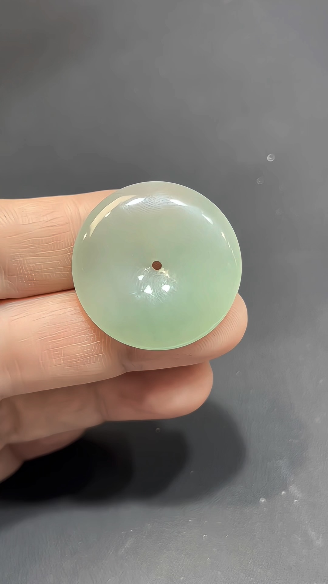 翡翠平安扣|緬甸翡翠 × 大件雕刻 × 淺綠色 × 種好細膩推薦 #826 8 翡翠平安扣|緬甸翡翠 × 大件雕刻 × 淺綠色 × 種好細膩推薦 #826 - Image 8