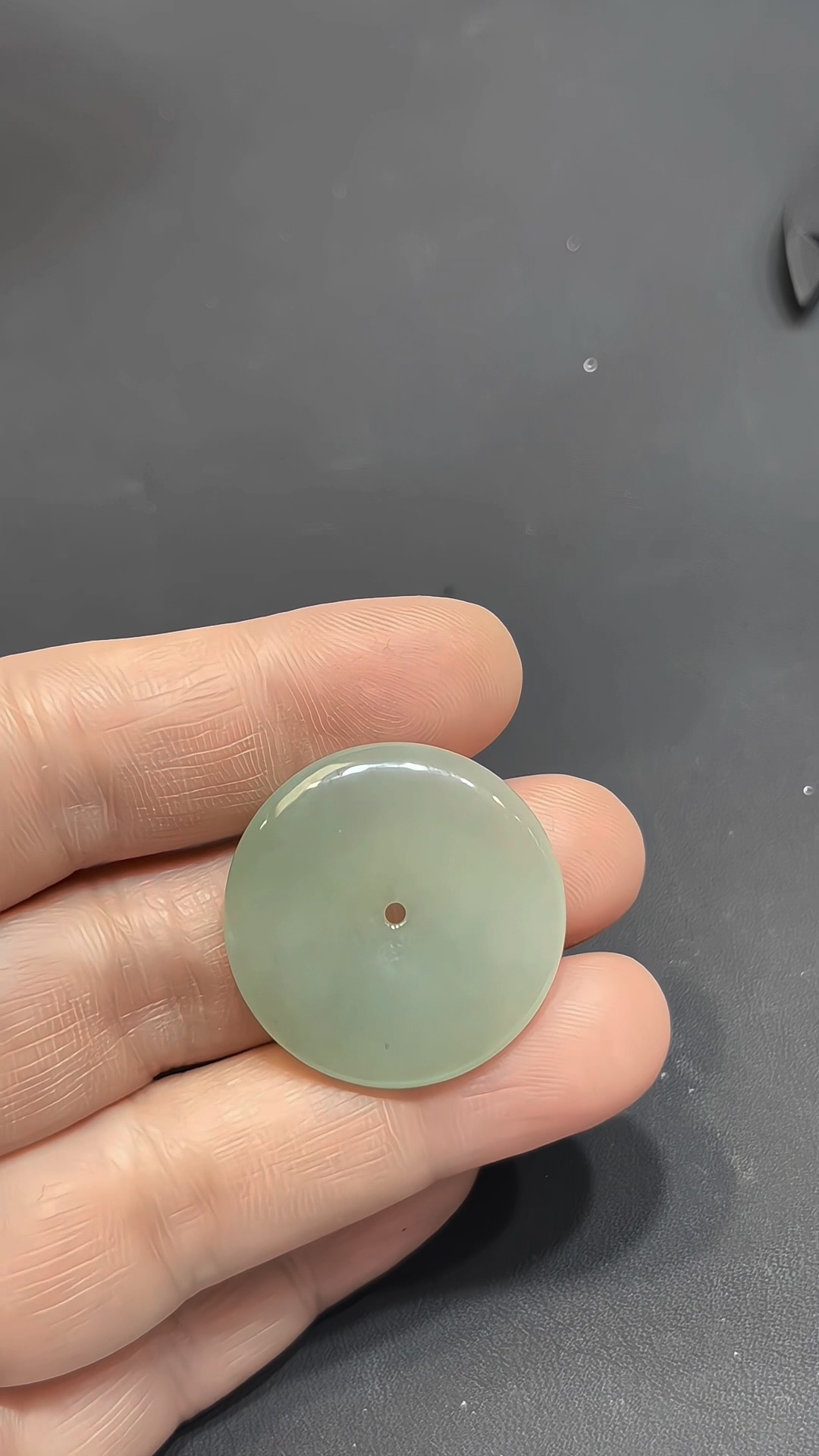 翡翠平安扣|緬甸翡翠 × 小件 × 淺綠色 × 種好細膩推薦 #827 7 翡翠平安扣|緬甸翡翠 × 小件 × 淺綠色 × 種好細膩推薦 #827 - Image 7
