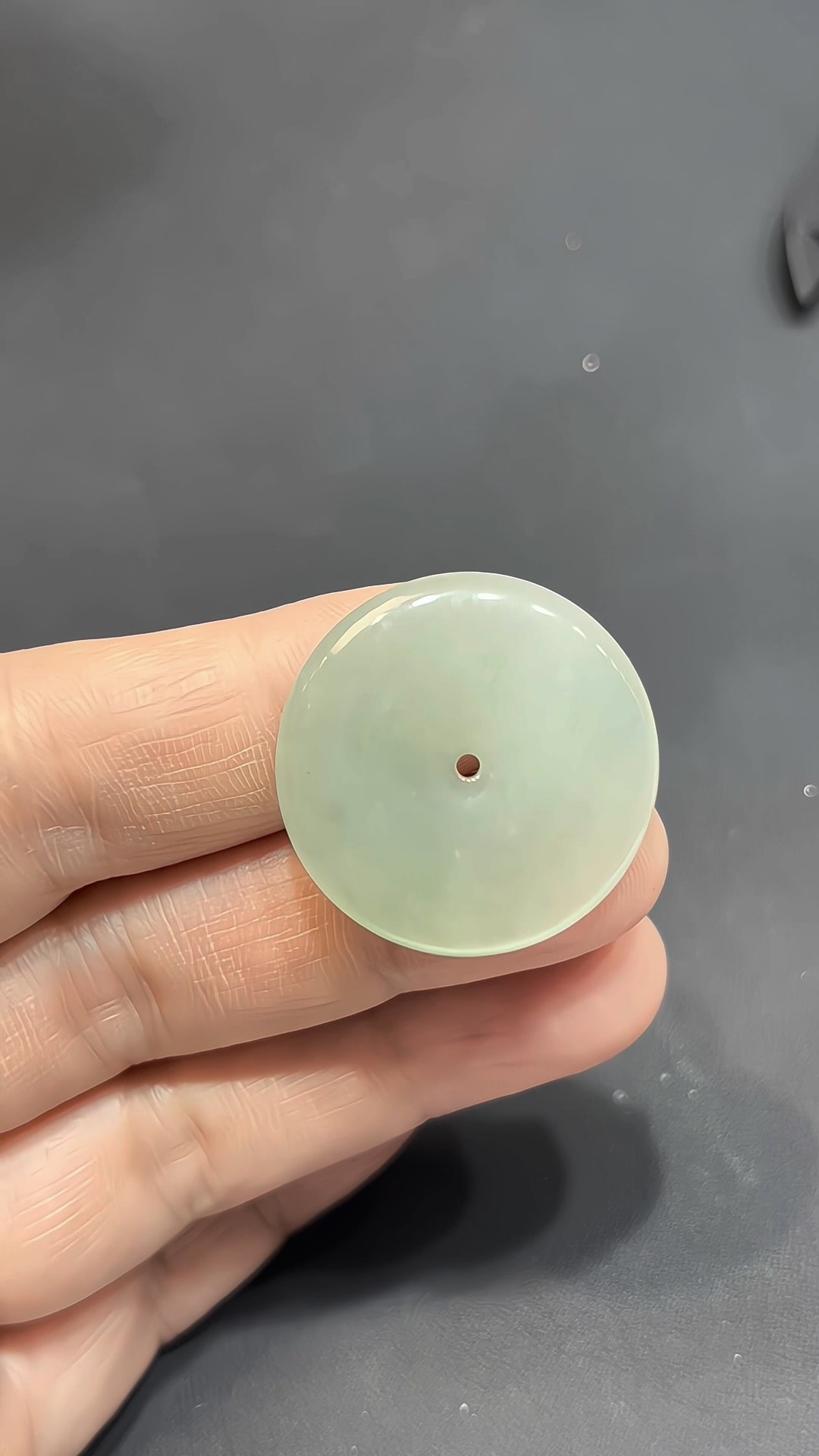 翡翠平安扣|緬甸翡翠 × 小件 × 淺綠色 × 種好細膩推薦 #827 8 翡翠平安扣|緬甸翡翠 × 小件 × 淺綠色 × 種好細膩推薦 #827 - Image 8