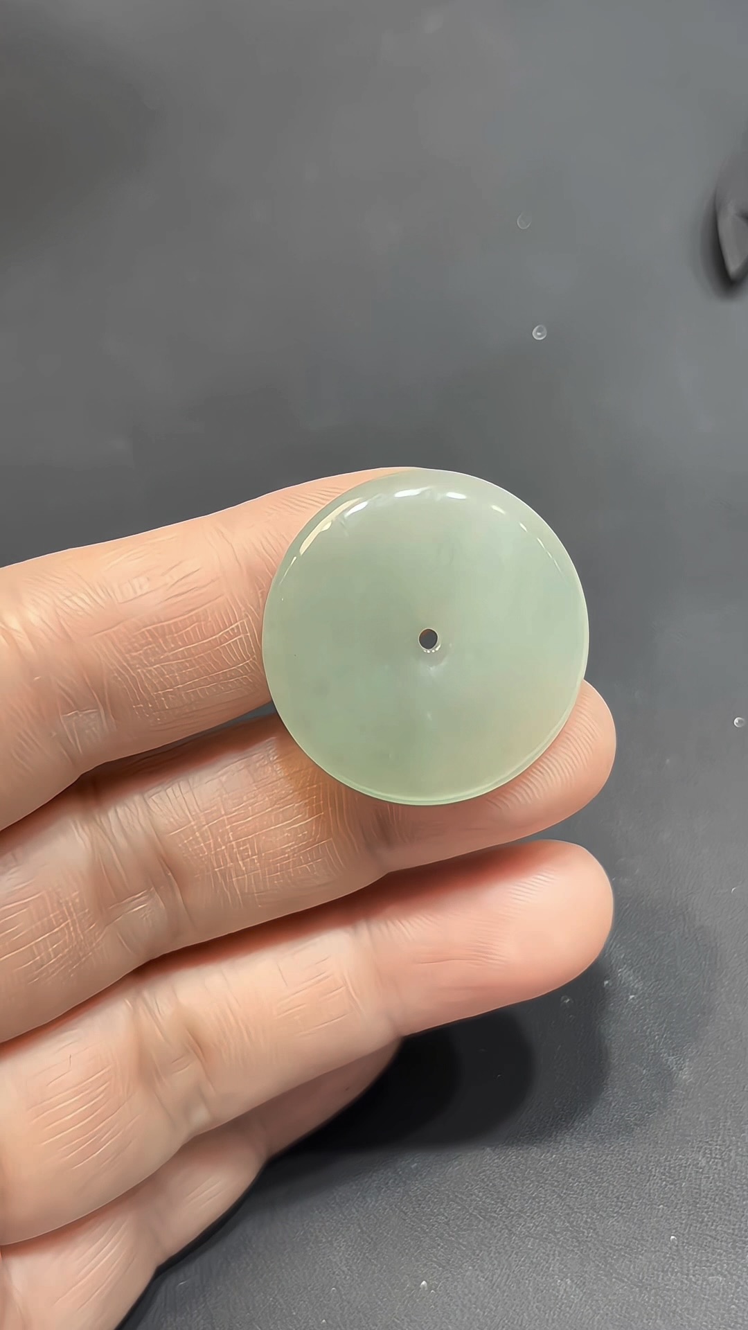 翡翠平安扣|緬甸翡翠 × 小件 × 淺綠色 × 種好細膩推薦 #827 9 翡翠平安扣|緬甸翡翠 × 小件 × 淺綠色 × 種好細膩推薦 #827 - Image 9