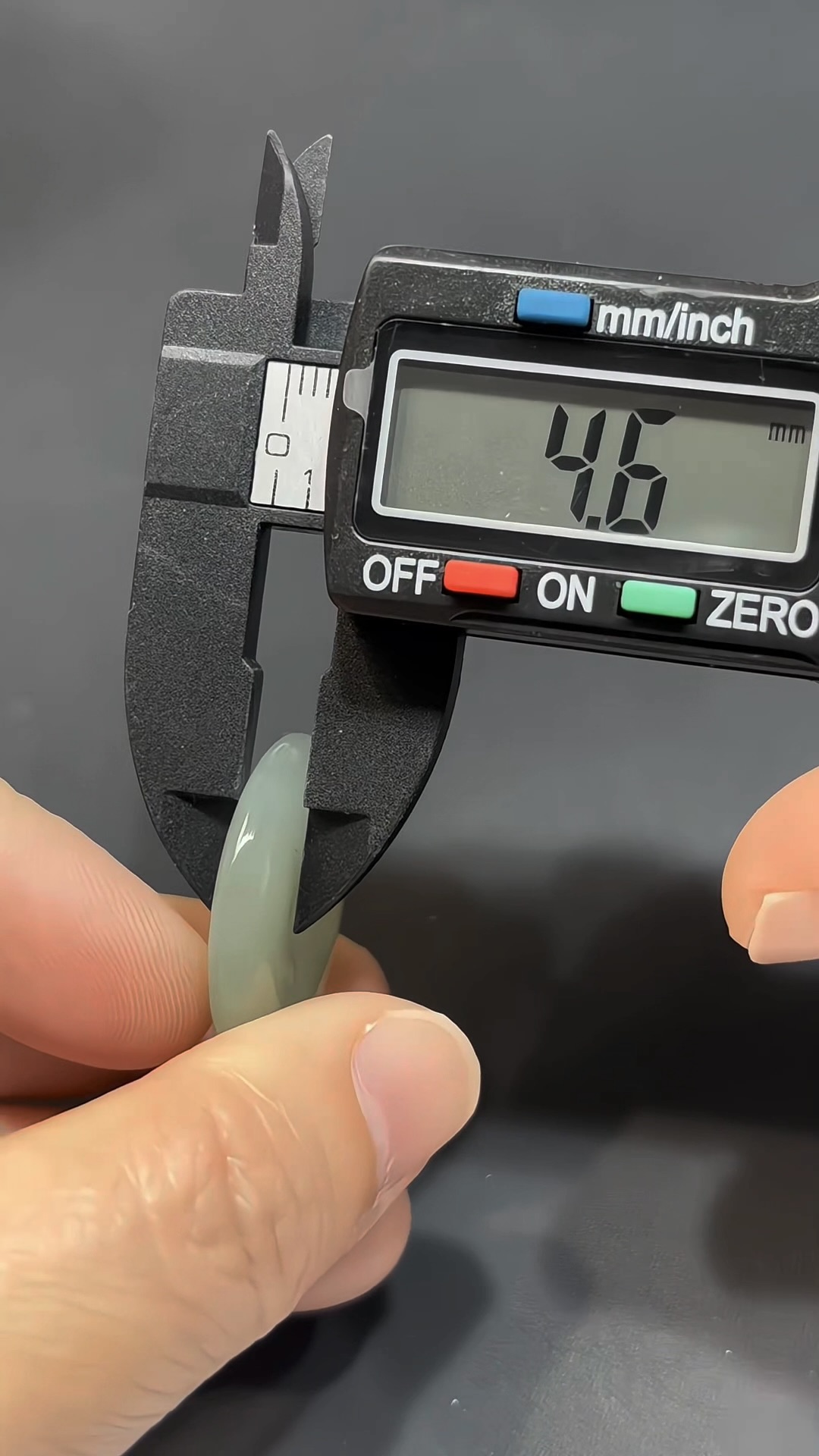 翡翠平安扣|緬甸翡翠 × 小件 × 淺綠色 × 種好細膩推薦 #827 11 翡翠平安扣|緬甸翡翠 × 小件 × 淺綠色 × 種好細膩推薦 #827 - Image 11