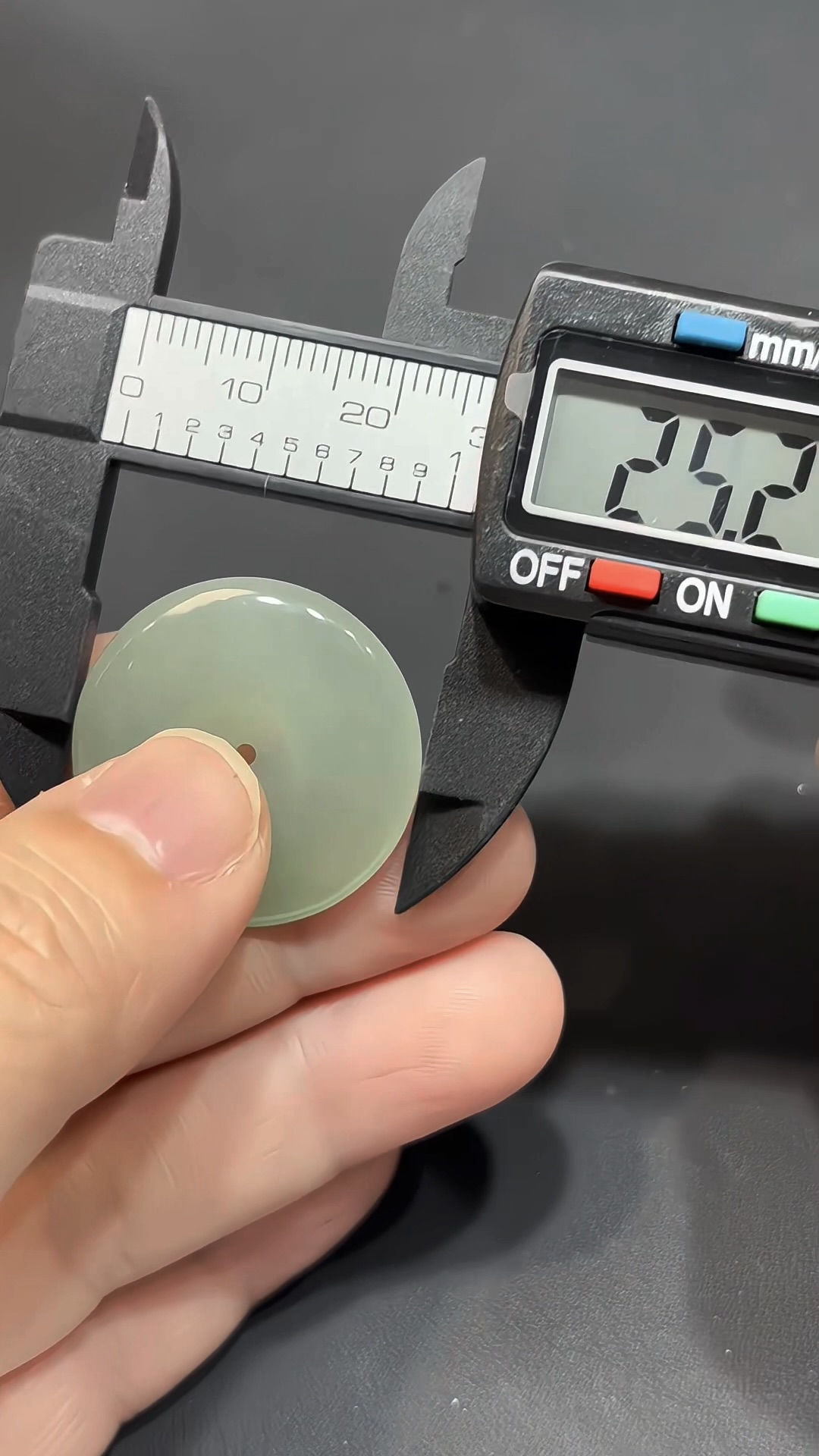 翡翠平安扣|緬甸翡翠 × 小件 × 淺綠色 × 種好細膩推薦 #827 10 翡翠平安扣|緬甸翡翠 × 小件 × 淺綠色 × 種好細膩推薦 #827 - Image 10