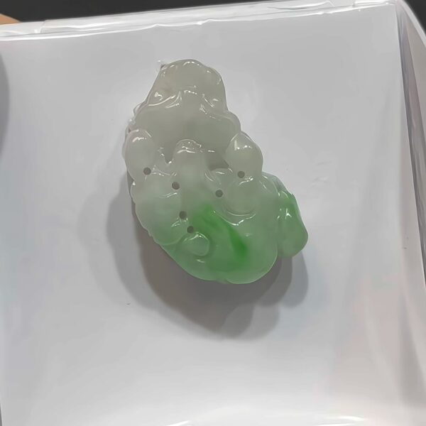 翡翠貔貅｜緬甸翡翠 × 白底青 × 陽綠點綴 × 種好細膩 × 招財化太歲推薦 #828