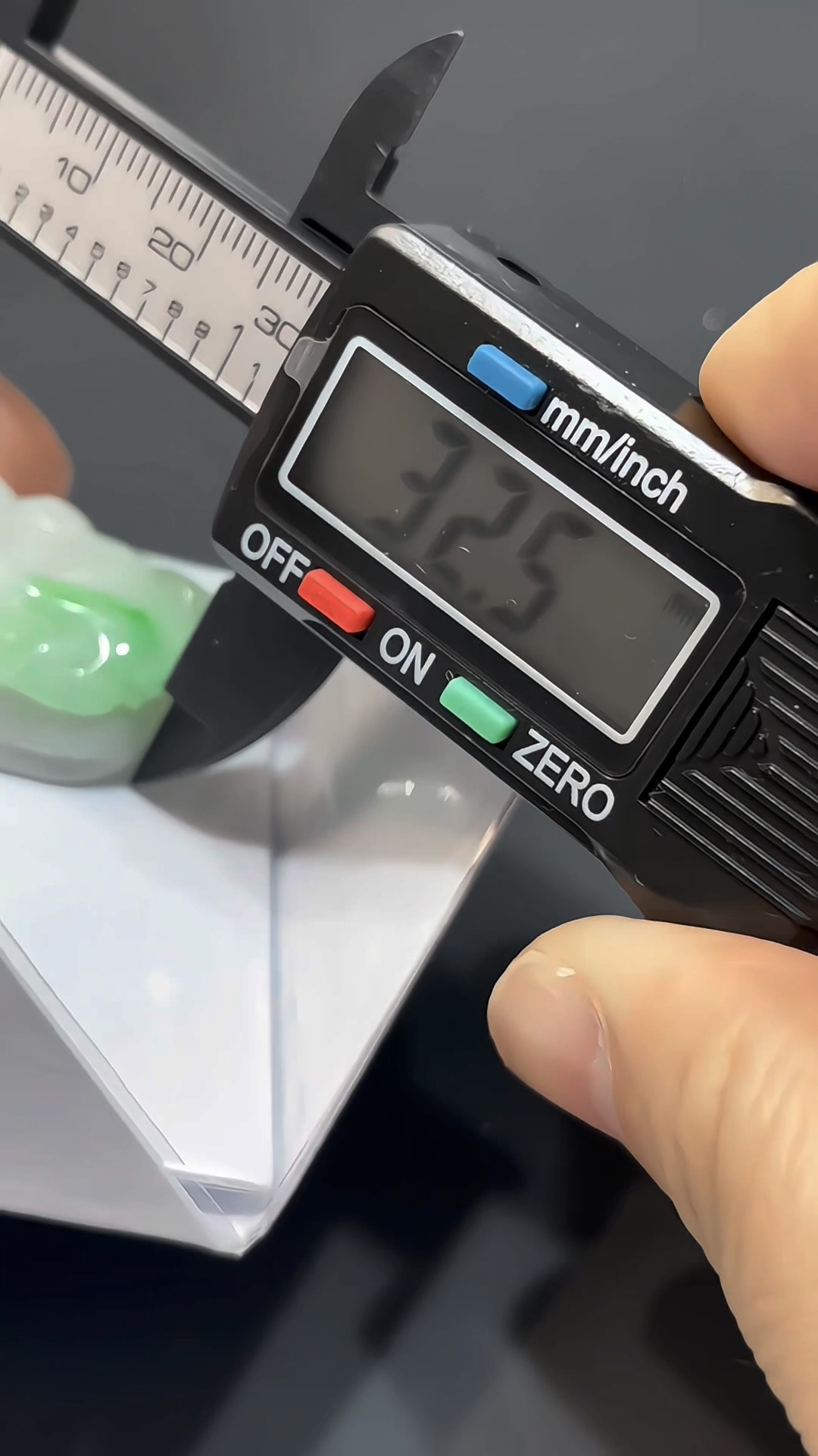 翡翠貔貅|緬甸翡翠 × 白底青 × 陽綠點綴 × 種好細膩 × 招財化太歲推薦 #828 9 翡翠貔貅|緬甸翡翠 × 白底青 × 陽綠點綴 × 種好細膩 × 招財化太歲推薦 #828 - Image 9