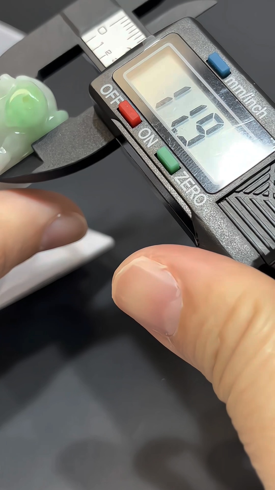 翡翠貔貅|緬甸翡翠 × 白底青 × 陽綠點綴 × 種好細膩 × 招財化太歲推薦 #828 11 翡翠貔貅|緬甸翡翠 × 白底青 × 陽綠點綴 × 種好細膩 × 招財化太歲推薦 #828 - Image 11