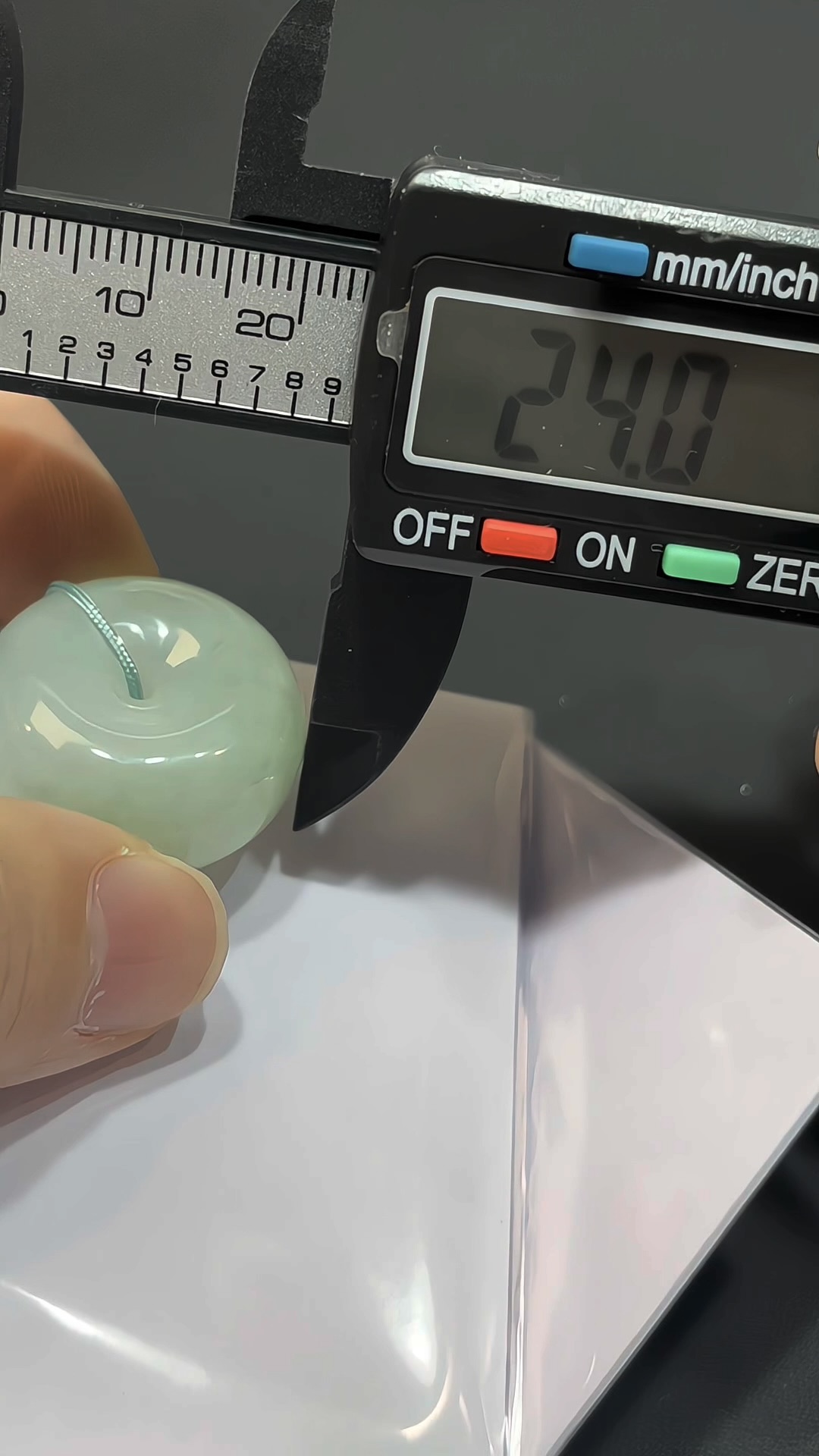 翡翠平安扣|緬甸翡翠 × 算盤子造型 × 種好細膩 × 平安財富寓意推薦 #829 10 翡翠平安扣|緬甸翡翠 × 算盤子造型 × 種好細膩 × 平安財富寓意推薦 #829 - Image 10