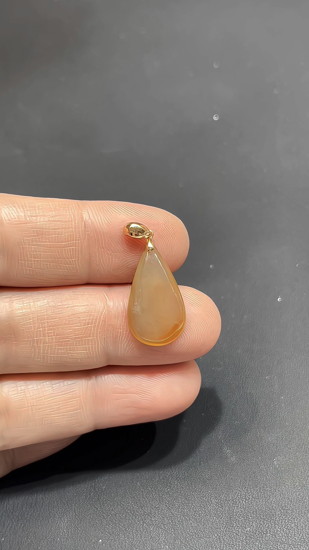 翡翠水滴|緬甸翡翠 × 紫羅蘭色 × 天然藍綠花紋理 × 如意祥雲18K金扣推薦 #831 (複製) 2 翡翠水滴|緬甸翡翠 × 紫羅蘭色 × 天然藍綠花紋理 × 如意祥雲18K金扣推薦 #831 (複製) - Image 2