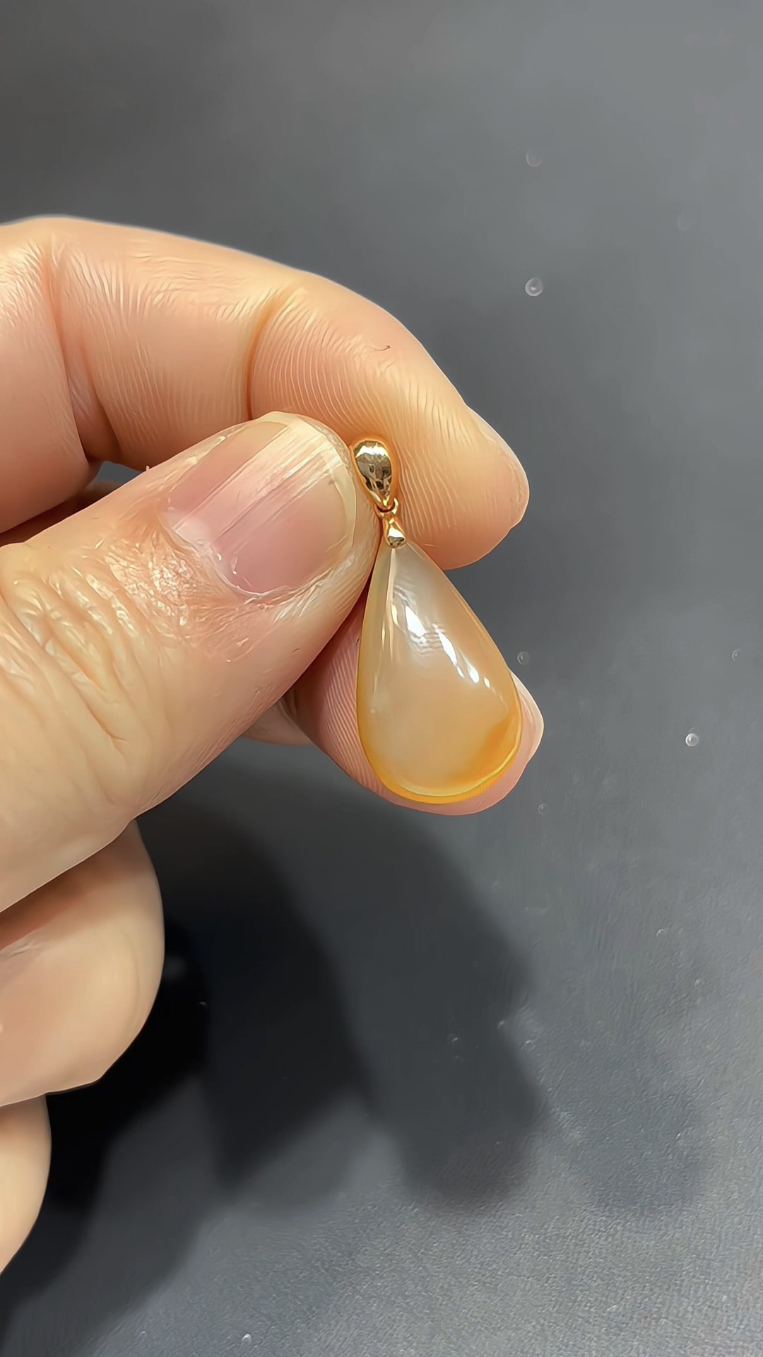 翡翠水滴|緬甸翡翠 × 紫羅蘭色 × 天然藍綠花紋理 × 如意祥雲18K金扣推薦 #831 (複製) 3 翡翠水滴|緬甸翡翠 × 紫羅蘭色 × 天然藍綠花紋理 × 如意祥雲18K金扣推薦 #831 (複製) - Image 3