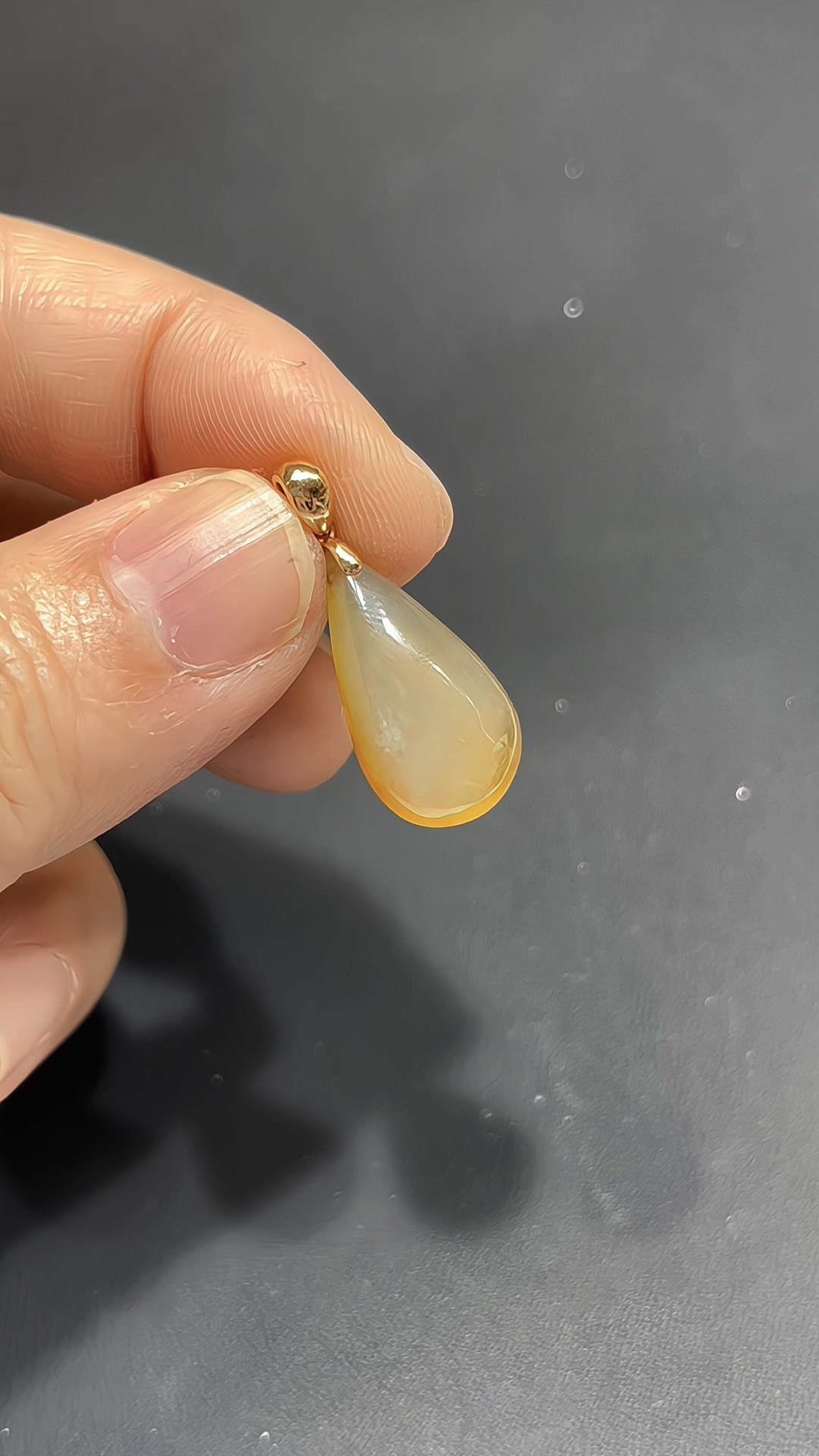 翡翠水滴|緬甸翡翠 × 紫羅蘭色 × 天然藍綠花紋理 × 如意祥雲18K金扣推薦 #831 (複製) 6 翡翠水滴|緬甸翡翠 × 紫羅蘭色 × 天然藍綠花紋理 × 如意祥雲18K金扣推薦 #831 (複製) - Image 6