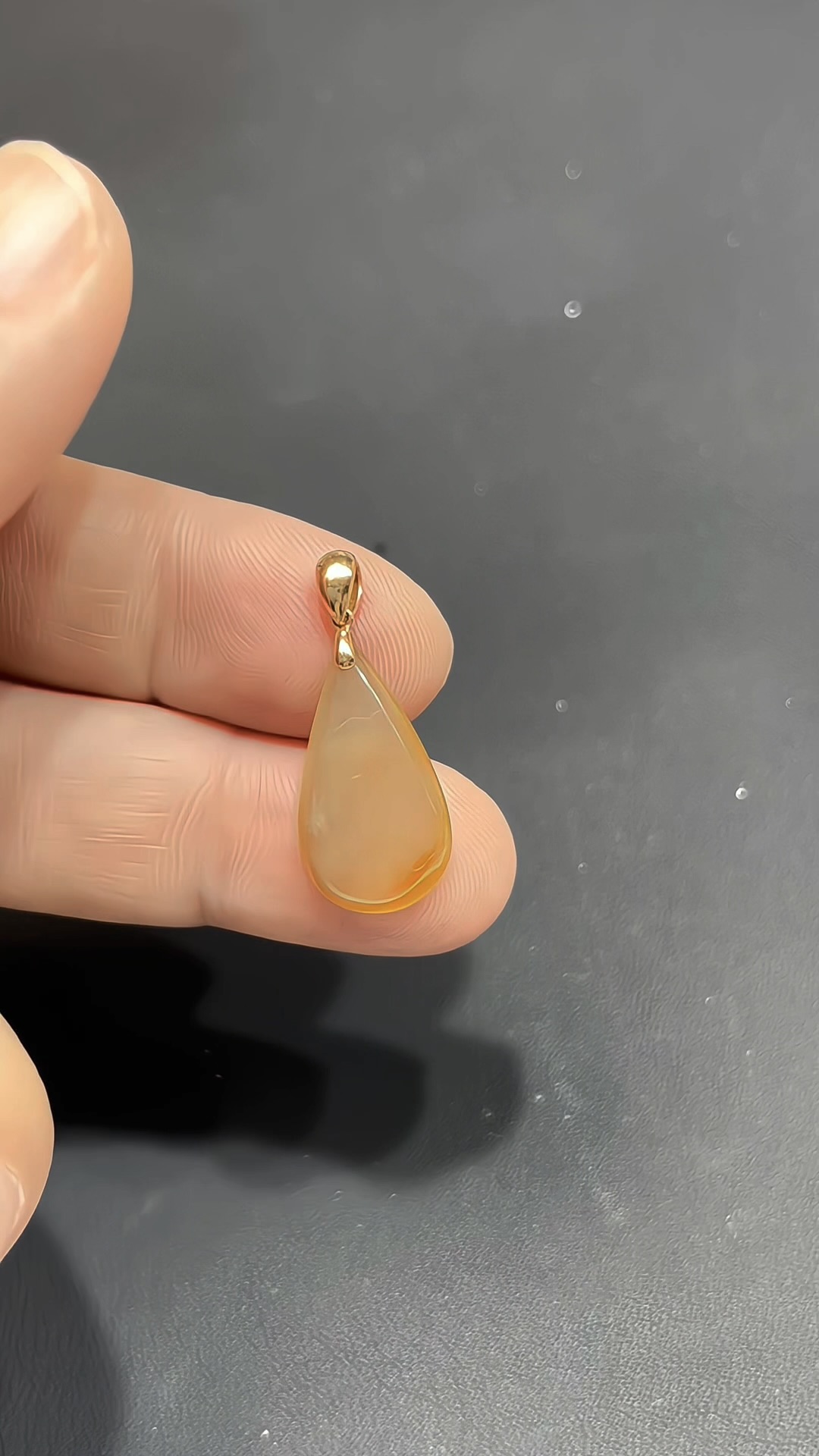 翡翠水滴|緬甸翡翠 × 紫羅蘭色 × 天然藍綠花紋理 × 如意祥雲18K金扣推薦 #831 (複製) 8 翡翠水滴|緬甸翡翠 × 紫羅蘭色 × 天然藍綠花紋理 × 如意祥雲18K金扣推薦 #831 (複製) - Image 8