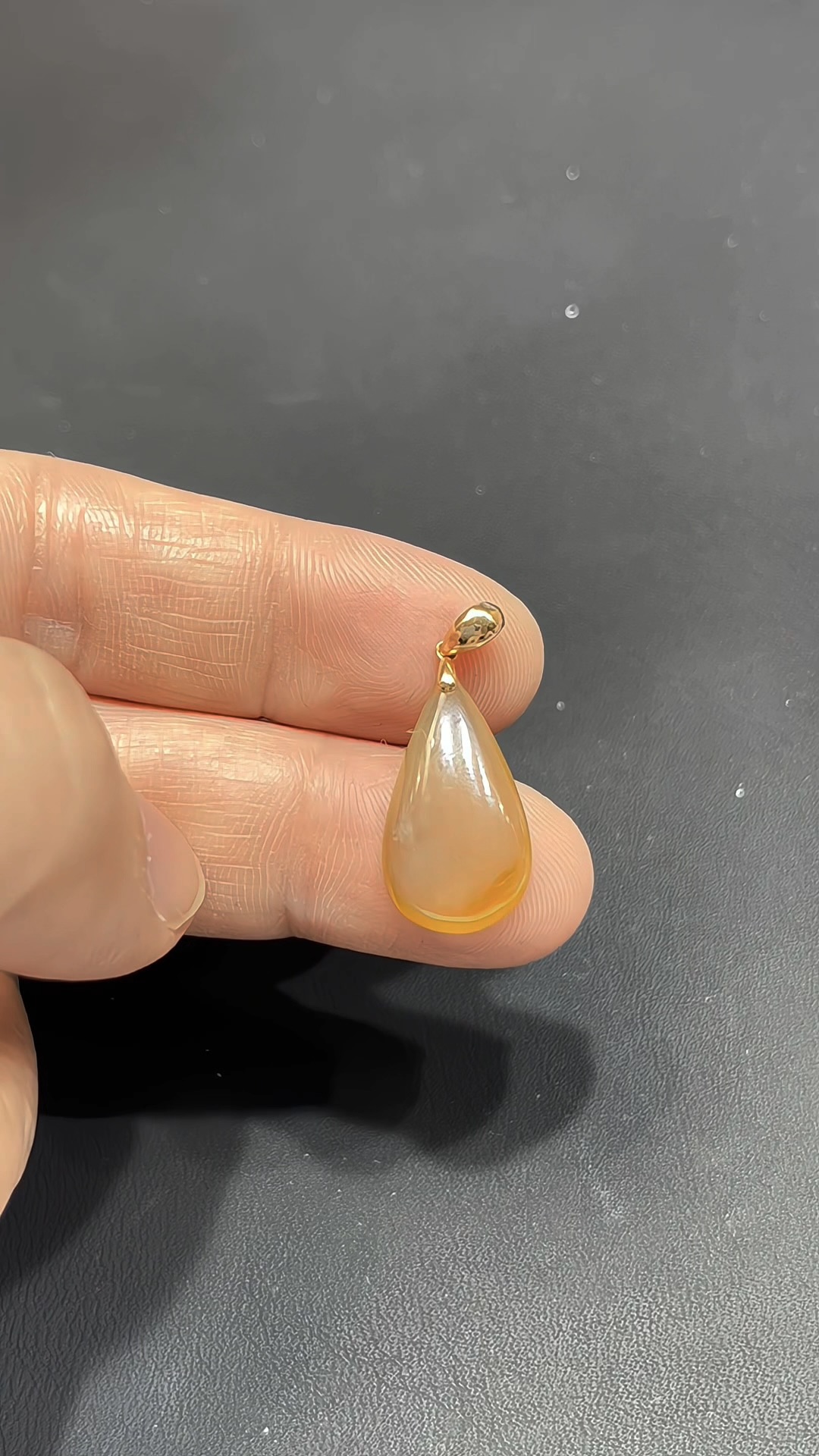 翡翠水滴|緬甸翡翠 × 紫羅蘭色 × 天然藍綠花紋理 × 如意祥雲18K金扣推薦 #831 (複製) 9 翡翠水滴|緬甸翡翠 × 紫羅蘭色 × 天然藍綠花紋理 × 如意祥雲18K金扣推薦 #831 (複製) - Image 9