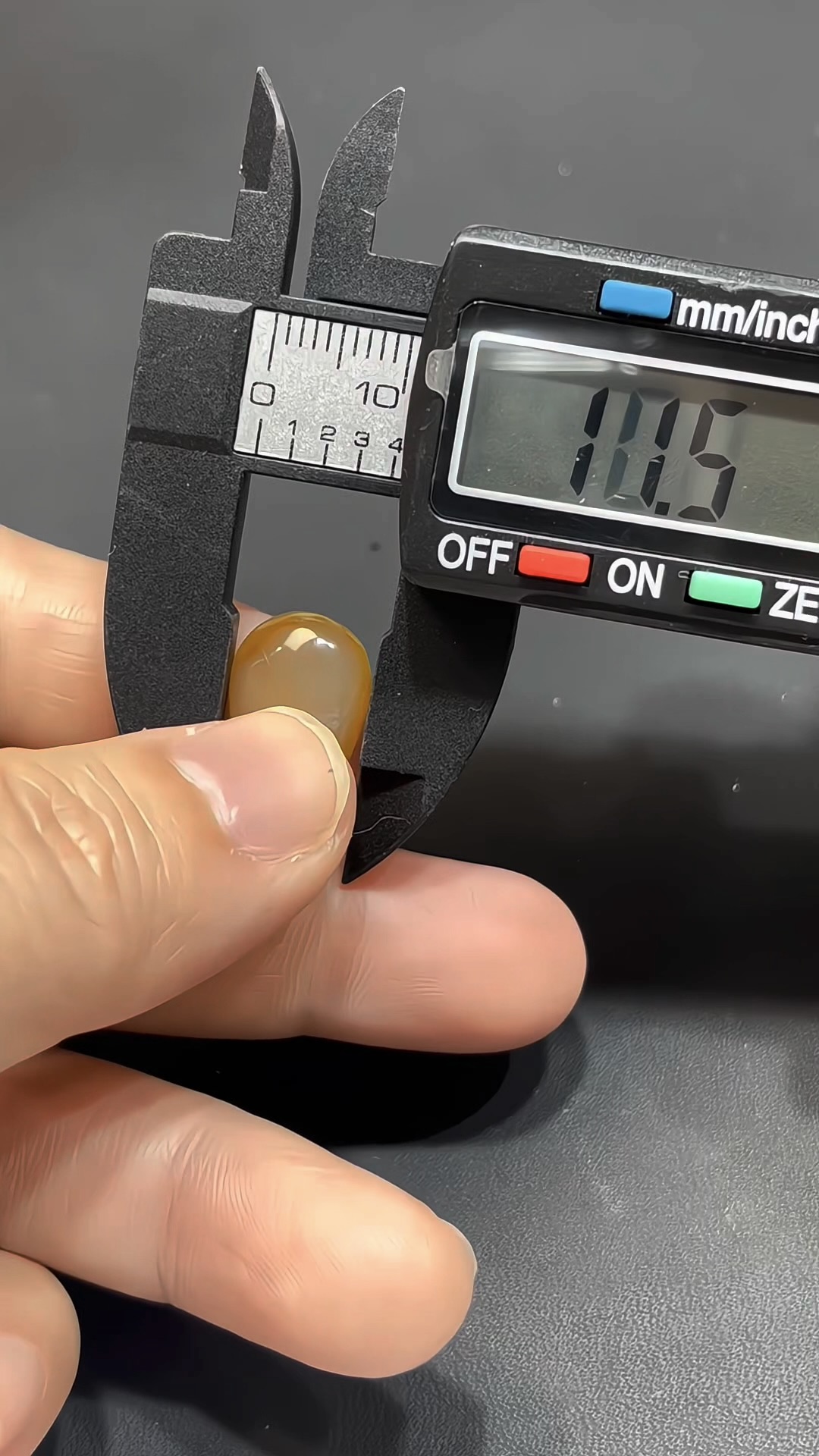 翡翠水滴|緬甸翡翠 × 紫羅蘭色 × 天然藍綠花紋理 × 如意祥雲18K金扣推薦 #831 (複製) 11 翡翠水滴|緬甸翡翠 × 紫羅蘭色 × 天然藍綠花紋理 × 如意祥雲18K金扣推薦 #831 (複製) - Image 11