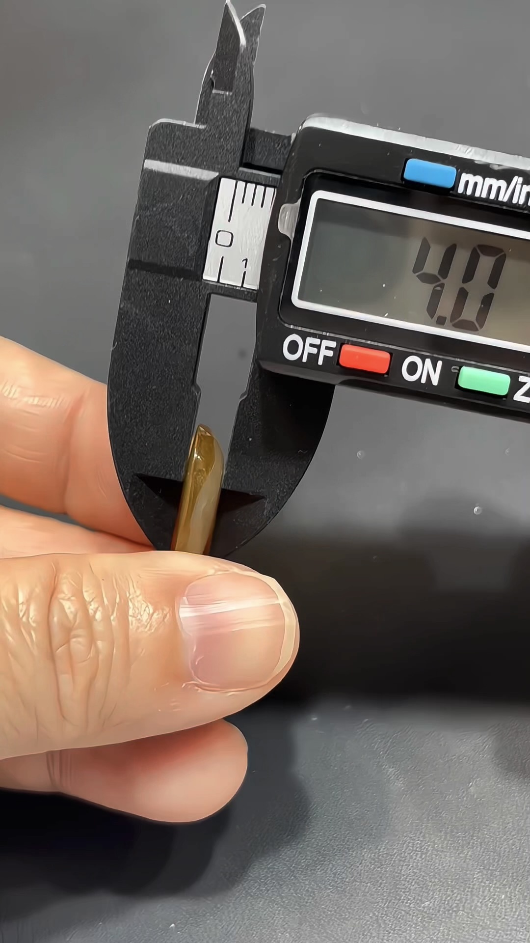 翡翠水滴|緬甸翡翠 × 紫羅蘭色 × 天然藍綠花紋理 × 如意祥雲18K金扣推薦 #831 (複製) 12 翡翠水滴|緬甸翡翠 × 紫羅蘭色 × 天然藍綠花紋理 × 如意祥雲18K金扣推薦 #831 (複製) - Image 12