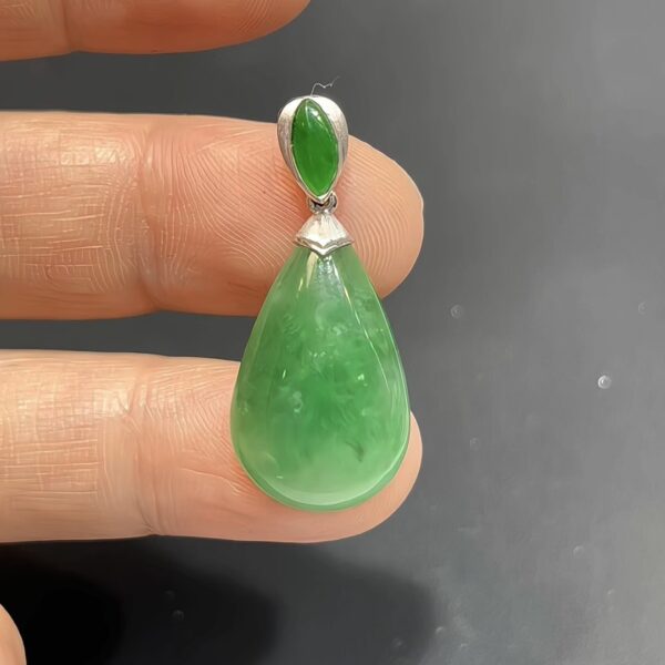 翠色翩翩｜緬甸翡翠水滴 × 鮮明綠光 × 18K白金扣 #834