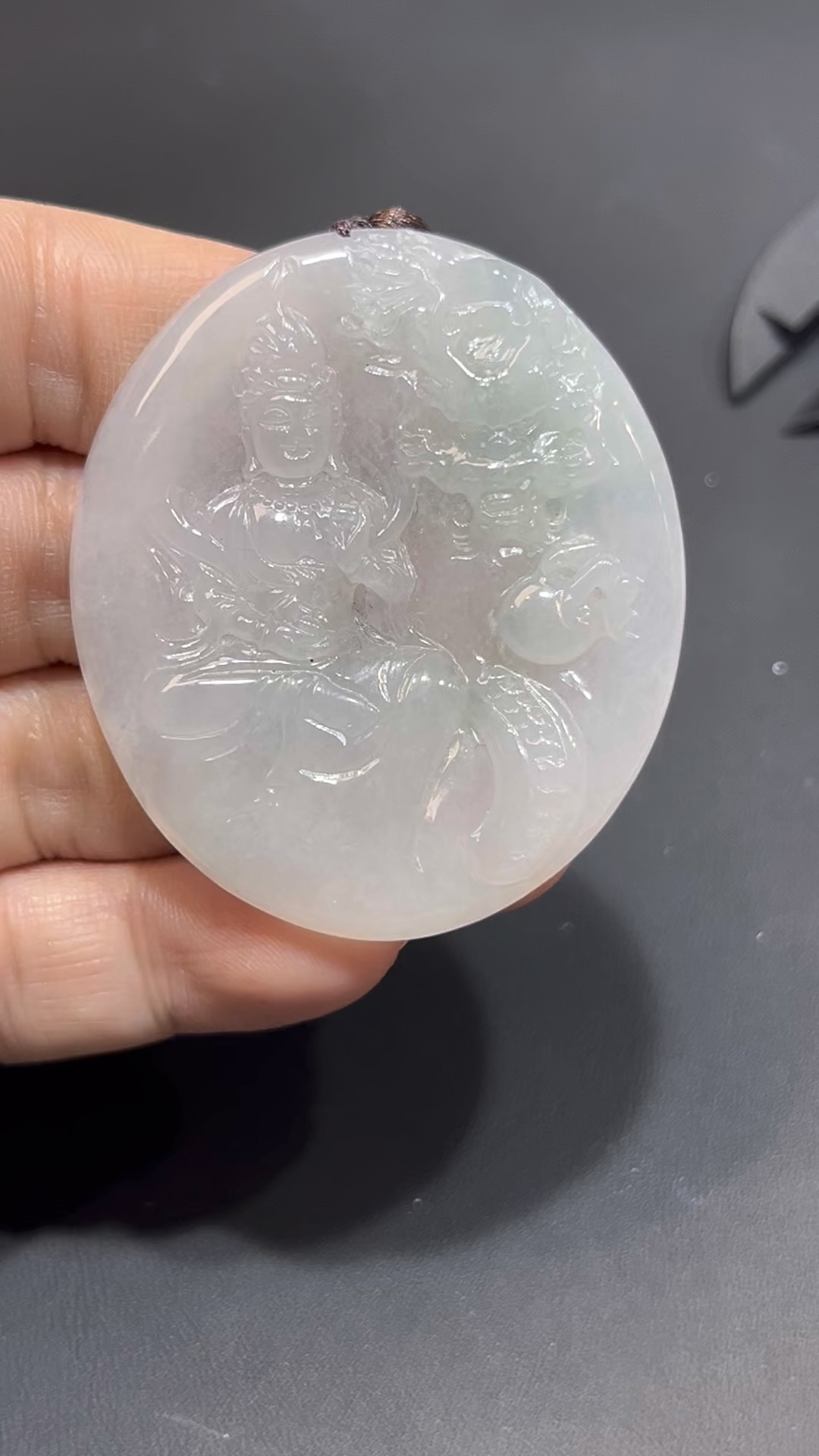 翡翠觀音吊墜|緬甸翡翠 × 側面龍紋 × 雕刻精美 × 高性價比推薦 #842 2 翡翠觀音吊墜|緬甸翡翠 × 側面龍紋 × 雕刻精美 × 高性價比推薦 #842 - Image 2