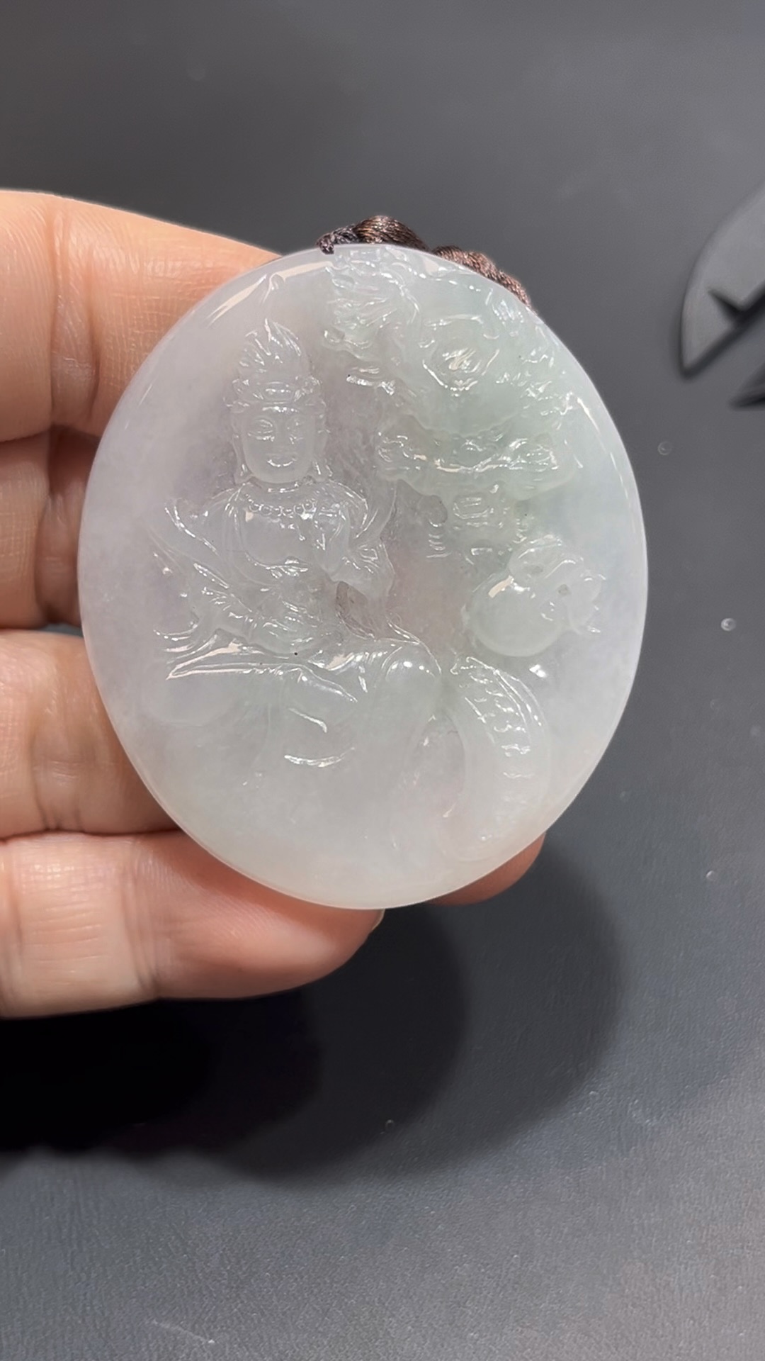 翡翠觀音吊墜|緬甸翡翠 × 側面龍紋 × 雕刻精美 × 高性價比推薦 #842 1 翡翠觀音吊墜|緬甸翡翠 × 側面龍紋 × 雕刻精美 × 高性價比推薦 #842