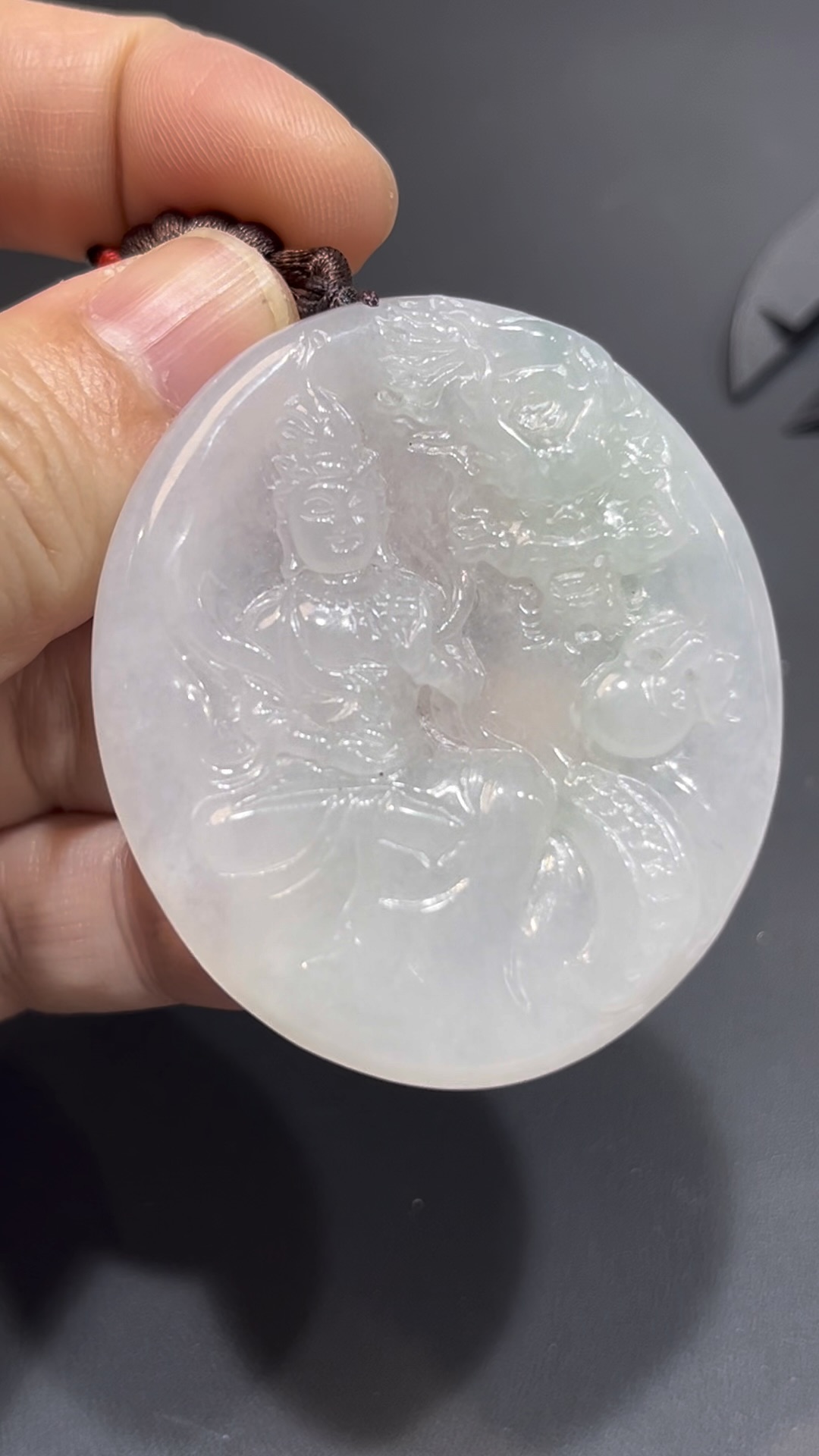 翡翠觀音吊墜|緬甸翡翠 × 側面龍紋 × 雕刻精美 × 高性價比推薦 #842 4 翡翠觀音吊墜|緬甸翡翠 × 側面龍紋 × 雕刻精美 × 高性價比推薦 #842 - Image 4