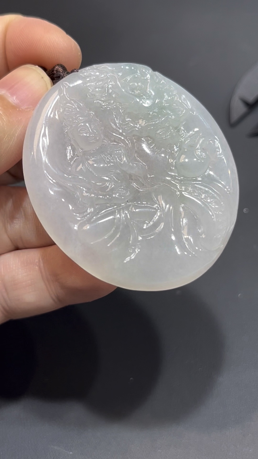 翡翠觀音吊墜|緬甸翡翠 × 側面龍紋 × 雕刻精美 × 高性價比推薦 #842 5 翡翠觀音吊墜|緬甸翡翠 × 側面龍紋 × 雕刻精美 × 高性價比推薦 #842 - Image 5