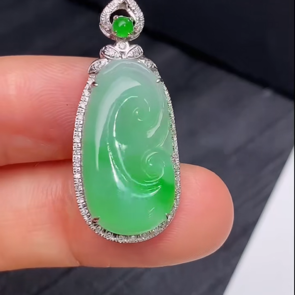 翡翠18K鑽石鑲嵌如意吊墜 貨品編號844