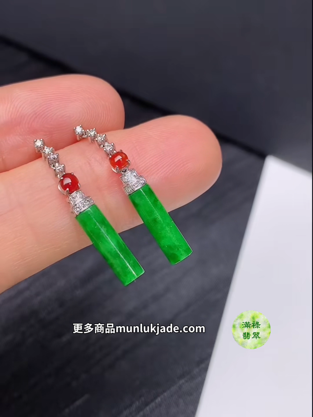 翡翠18K白金鑲鑽陽綠圓柱耳環|紅翡點綴高貴奪目#856 7 翡翠18K白金鑲鑽陽綠圓柱耳環|紅翡點綴高貴奪目#856 - Image 7