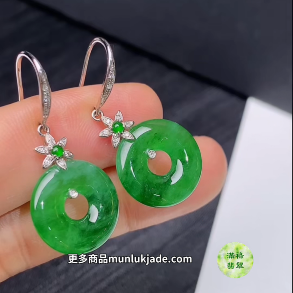 翡翠18K白金鑲鑽陽綠平安扣耳環｜花紋點綴清新高雅#858
