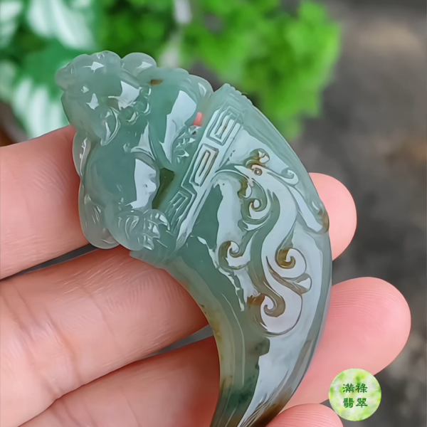 翡翠龍牙吊墜｜威嚴守護 力量象徵