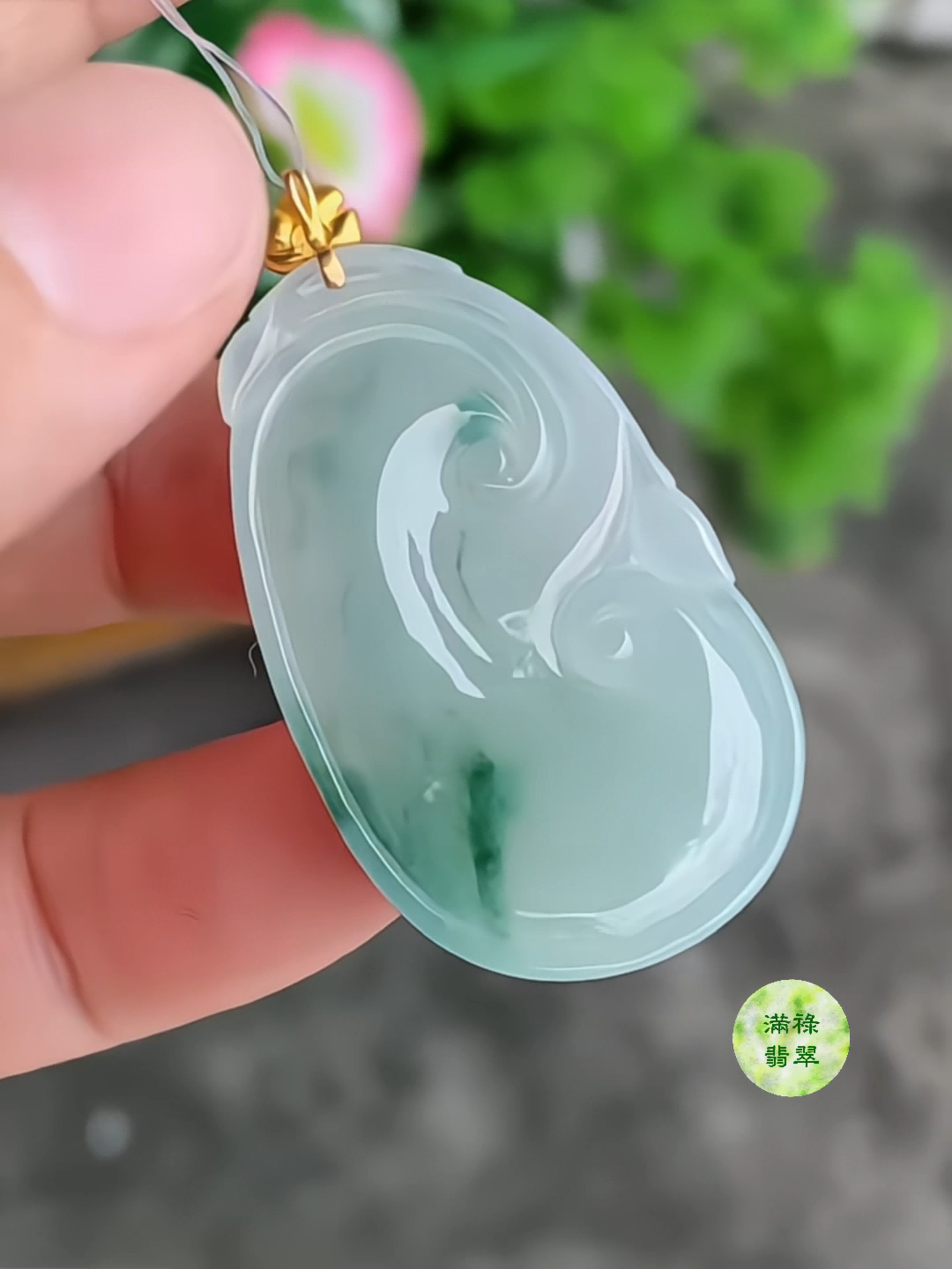 糯冰種飄花翡翠「如意」吊墜:從工藝到寓意的東方美學|貨號 26050214EU 7 糯冰種飄花翡翠「如意」吊墜:從工藝到寓意的東方美學|貨號 26050214EU