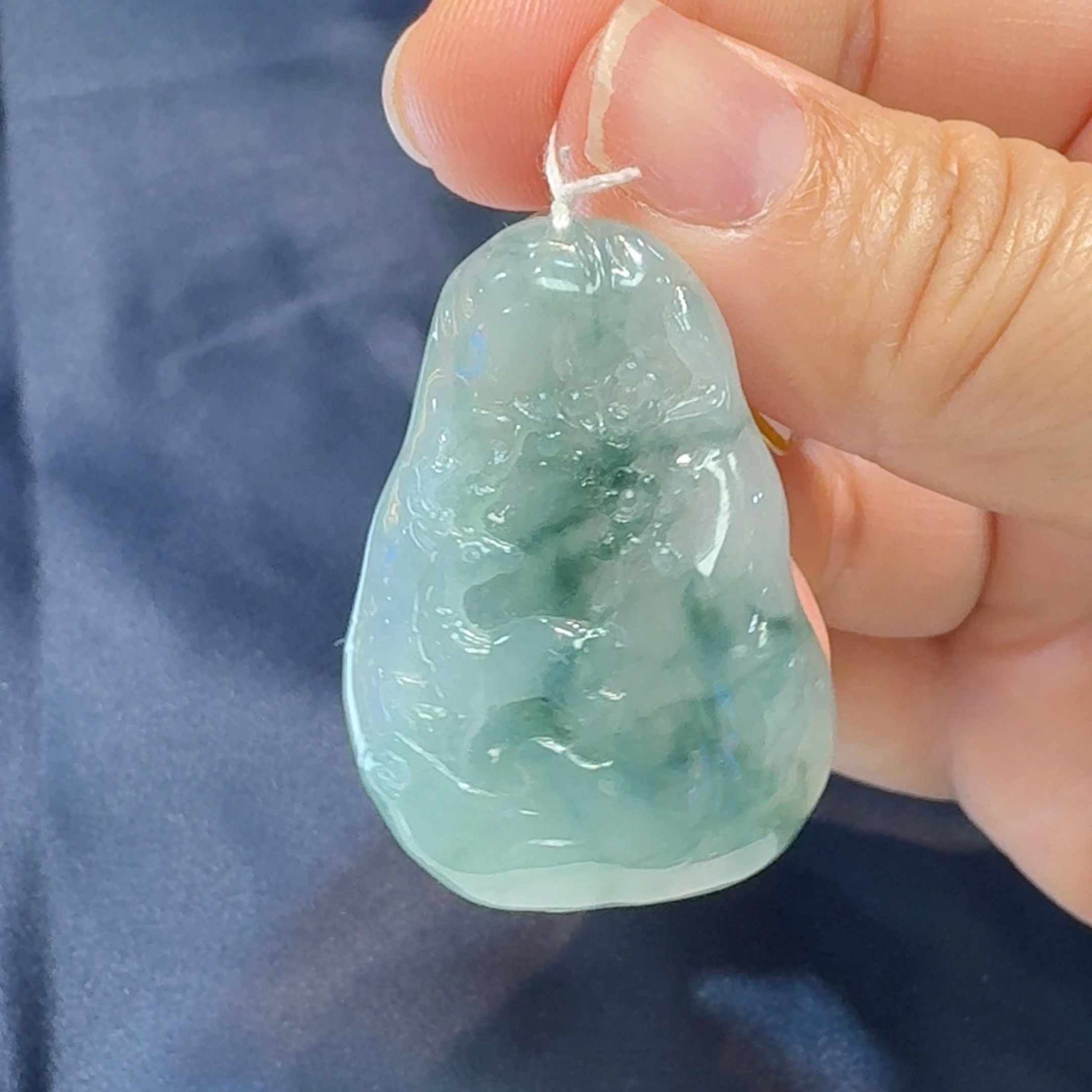 糯冰種帶綠翡翠「梅花鹿吊墜」吉祥福祿與精湛雕刻|貨號 GL174241 3 糯冰種帶綠翡翠「梅花鹿吊墜」吉祥福祿與精湛雕刻|貨號 GL174241
