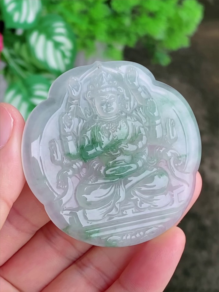 翡翠千手觀音吊墜 | 雕刻精美、千種守護 3 翡翠千手觀音吊墜 | 雕刻精美、千種守護 - Image 3