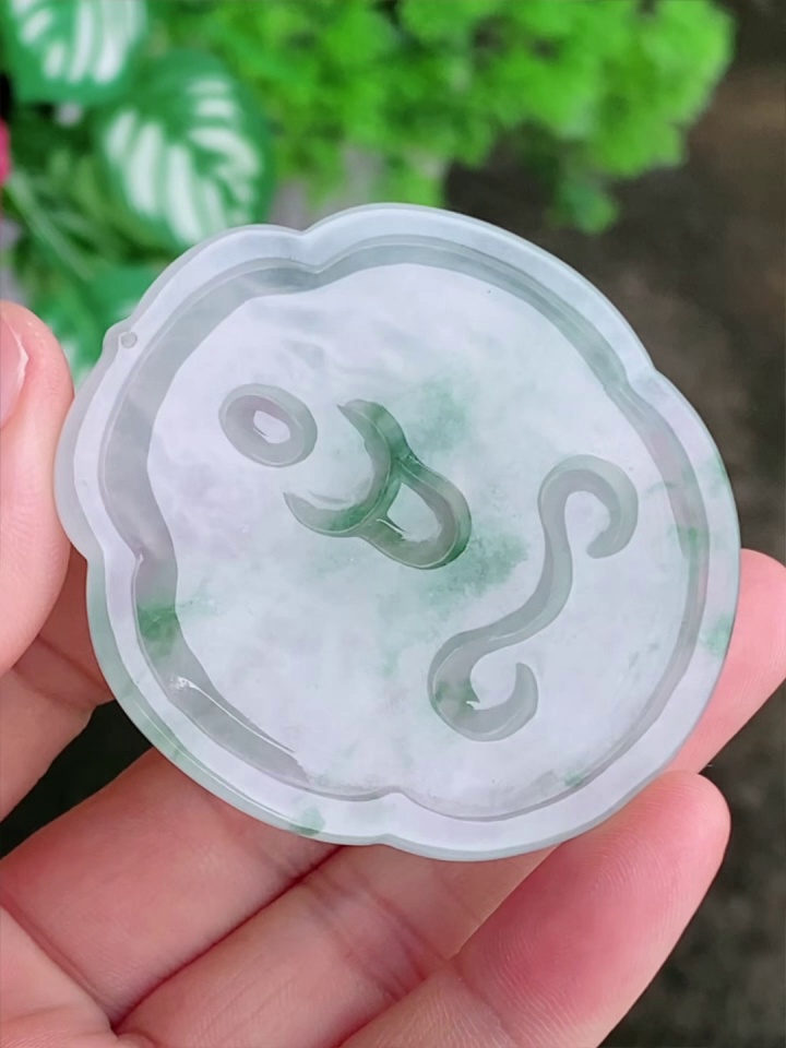 翡翠千手觀音吊墜 | 雕刻精美、千種守護 9 翡翠千手觀音吊墜 | 雕刻精美、千種守護 - Image 9