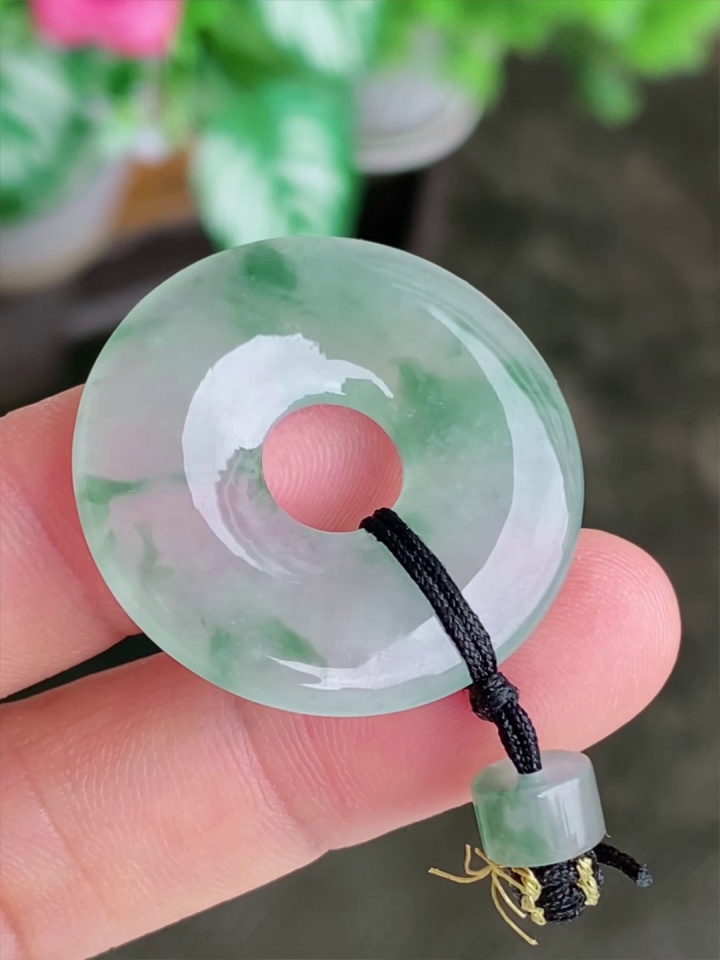 【天然緬甸翡翠】老種冰透飄花平安扣吊墜|29.3mm淡淡綠花美雅|香港翡翠網店精選推薦 8 【天然緬甸翡翠】老種冰透飄花平安扣吊墜|29.3mm淡淡綠花美雅|香港翡翠網店精選推薦 - Image 8