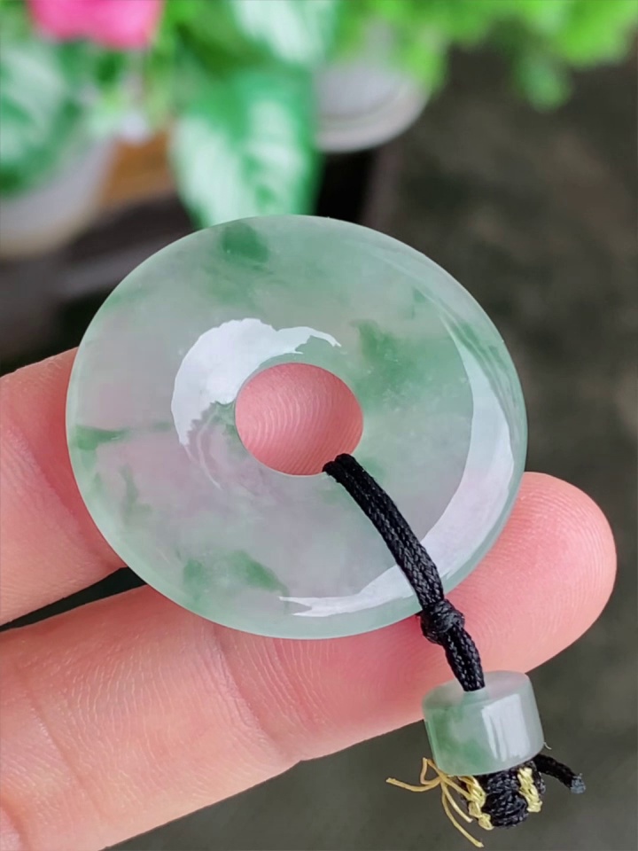 【天然緬甸翡翠】老種冰透飄花平安扣吊墜|29.3mm淡淡綠花美雅|香港翡翠網店精選推薦 9 【天然緬甸翡翠】老種冰透飄花平安扣吊墜|29.3mm淡淡綠花美雅|香港翡翠網店精選推薦 - Image 9