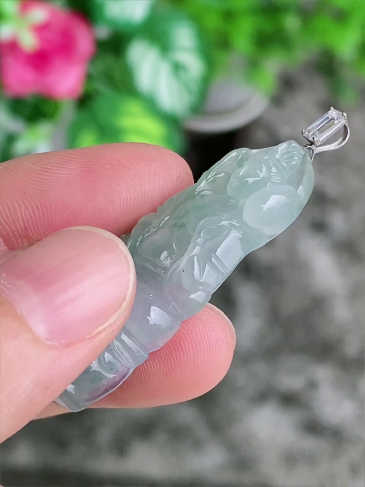 天然緬甸翡翠】18K金扣頭飄花文殊菩薩吊墜|清秀內斂種老底淨|香港翡翠網店精選推薦 象徵大智大慧 5 天然緬甸翡翠】18K金扣頭飄花文殊菩薩吊墜|清秀內斂種老底淨|香港翡翠網店精選推薦 象徵大智大慧 - Image 5