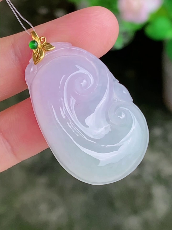 天然雙色翡翠如意吊墜 | 唯美淺紫淺綠、種質幼細細緻 (附權威鑑定證書) 3 天然雙色翡翠如意吊墜 | 唯美淺紫淺綠、種質幼細細緻 (附權威鑑定證書) - Image 3
