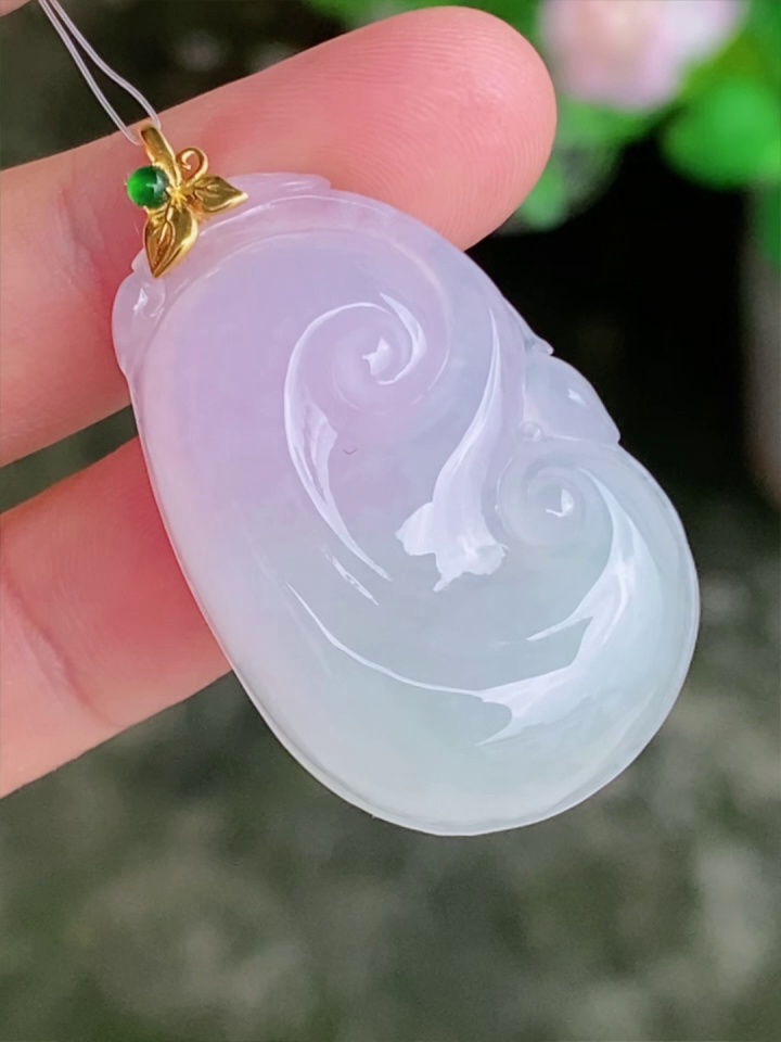 天然雙色翡翠如意吊墜 | 唯美淺紫淺綠、種質幼細細緻 (附權威鑑定證書) 4 天然雙色翡翠如意吊墜 | 唯美淺紫淺綠、種質幼細細緻 (附權威鑑定證書) - Image 4