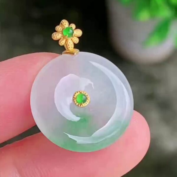 翡翡翠 18K 金平安扣吊墜 | 冰透乾淨、淺綠點綴 (附權威鑑定證書)