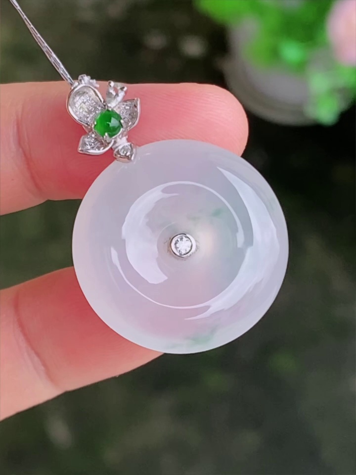 【滿祿翡翠】18K白金花頭翡翠平安扣 | 白冰清透、乾淨水頭好吊墜 (附權威鑑定證書) 3 【滿祿翡翠】18K白金花頭翡翠平安扣 | 白冰清透、乾淨水頭好吊墜 (附權威鑑定證書) - Image 3