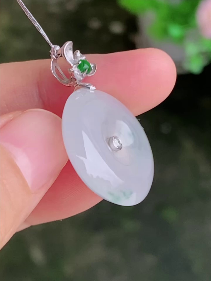 【滿祿翡翠】18K白金花頭翡翠平安扣 | 白冰清透、乾淨水頭好吊墜 (附權威鑑定證書) 6 【滿祿翡翠】18K白金花頭翡翠平安扣 | 白冰清透、乾淨水頭好吊墜 (附權威鑑定證書) - Image 6