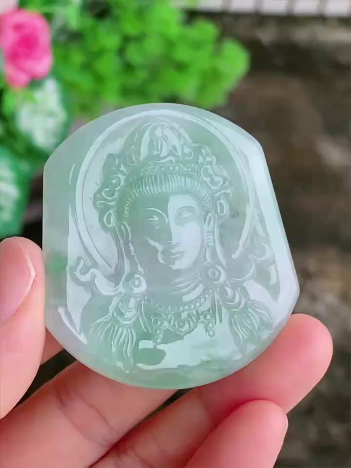 【滿祿翡翠】天然淺綠翡翠度母吊墜 | 觀音化身、別緻半身法相 (附權威鑑定證書) 2 【滿祿翡翠】天然淺綠翡翠度母吊墜 | 觀音化身、別緻半身法相 (附權威鑑定證書) - Image 2