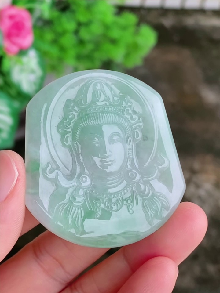 【滿祿翡翠】天然淺綠翡翠度母吊墜 | 觀音化身、別緻半身法相 (附權威鑑定證書) 3 【滿祿翡翠】天然淺綠翡翠度母吊墜 | 觀音化身、別緻半身法相 (附權威鑑定證書) - Image 3