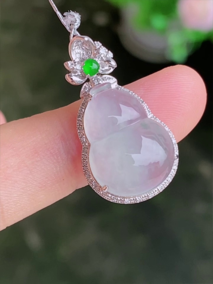 【滿祿翡翠】白冰翡翠葫蘆吊墜 | 18K白金鑽石繁花微鑲 (附權威鑑定證書) 3 【滿祿翡翠】白冰翡翠葫蘆吊墜 | 18K白金鑽石繁花微鑲 (附權威鑑定證書)