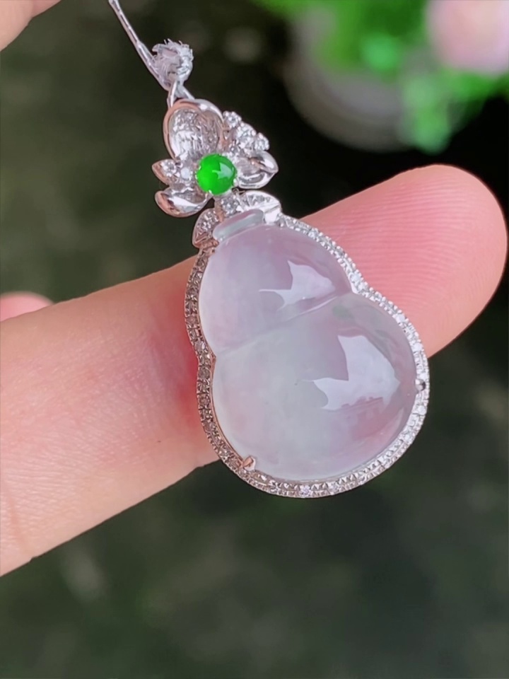【滿祿翡翠】白冰翡翠葫蘆吊墜 | 18K白金鑽石繁花微鑲 (附權威鑑定證書) 4 【滿祿翡翠】白冰翡翠葫蘆吊墜 | 18K白金鑽石繁花微鑲 (附權威鑑定證書)