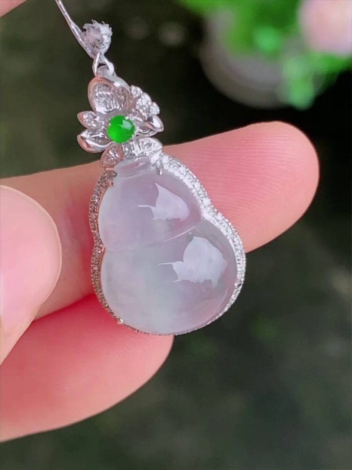 【滿祿翡翠】白冰翡翠葫蘆吊墜 | 18K白金鑽石繁花微鑲 (附權威鑑定證書) 6 【滿祿翡翠】白冰翡翠葫蘆吊墜 | 18K白金鑽石繁花微鑲 (附權威鑑定證書)