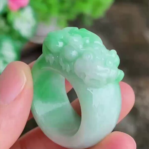 天然綠翡翠貔貅戒指 | 招財辟邪、特色男款玉戒 (附權威鑑定證書)