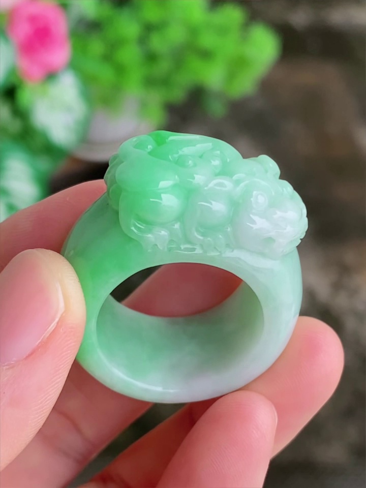 天然綠翡翠貔貅戒指 | 招財辟邪、特色男款玉戒 (附權威鑑定證書) 2 天然綠翡翠貔貅戒指 | 招財辟邪、特色男款玉戒 (附權威鑑定證書) - Image 2